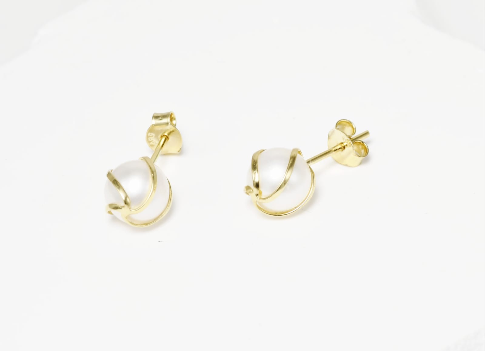 Pearl Earrings – Timeless Elegance