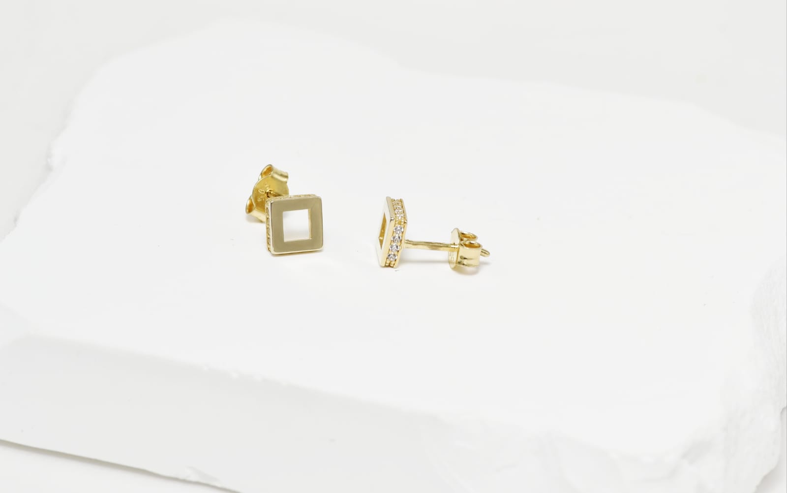 Square Stud Earrings with Zircon Detail