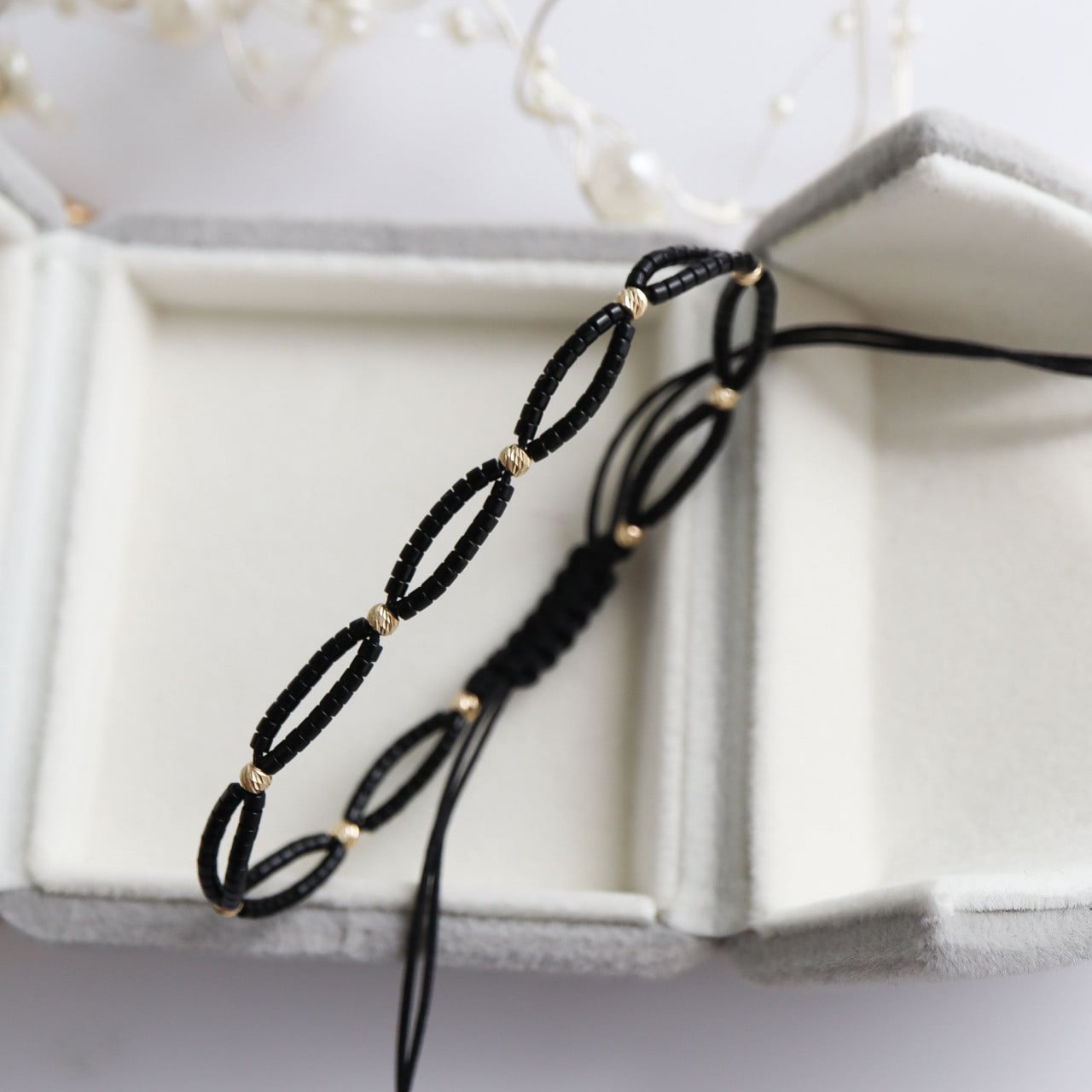 London Bracelet with Miyuki Beads and 10 × 2.5 mm 14K Gold Beads