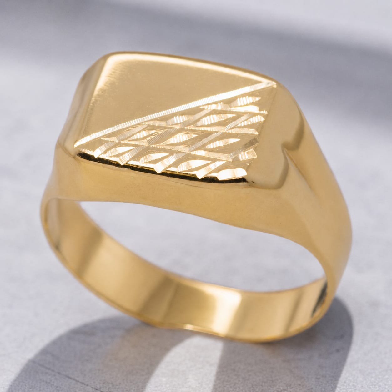 14K Gold Diamond-Cut Signet Ring – Victoni